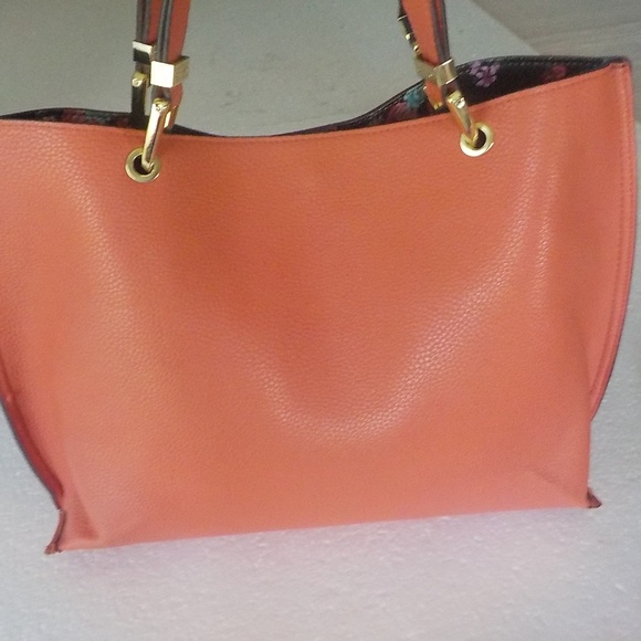 Steve Madden 2 Bag Tote Set - Picture 8 of 16